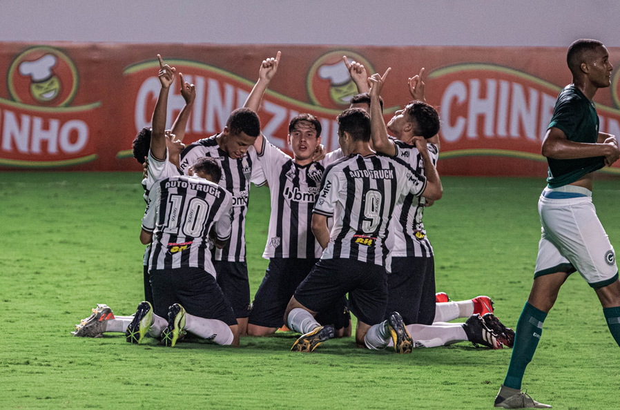 Galinho derrota o Goiás fora de casa e é semifinalista da ...