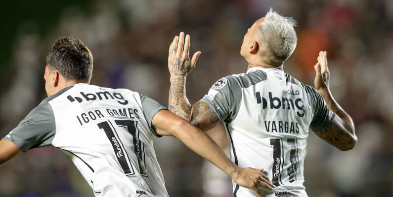 Com dois gols de Vargas no segundo tempo, Atlético arranca empate contra o Fluminense