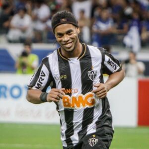 Atlético e Ronaldinho Gaúcho chegam a acordo por dívida de mais de R$ 4 milhões
